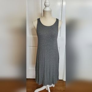 Gap sleeveless black/white striped dress